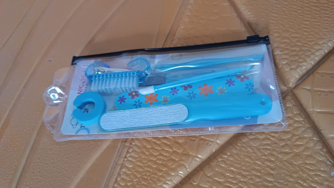 8 in 1 Manicure set Tool Kit Signature kart