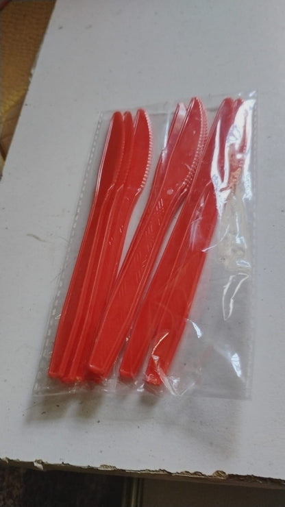 Durable Plastic Knives (8 Pc) Signature kart