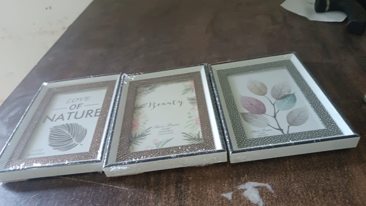 Modern Plastic Picture Frame Photo Holder (1 Pc / Mix Color & Design / 15×12 Cm) Signaturekarts
