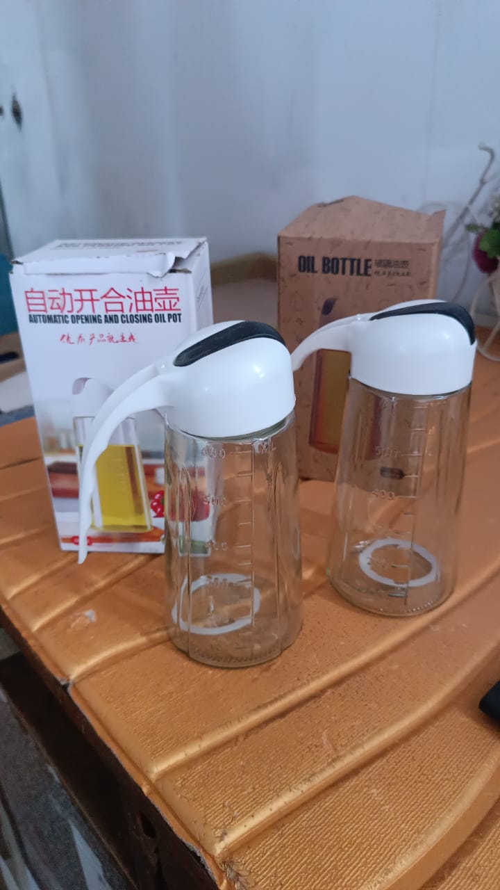 Kitchen Glass Oil Bottle Dispenser Automatic Opening Bottles  630 ML Signature kart