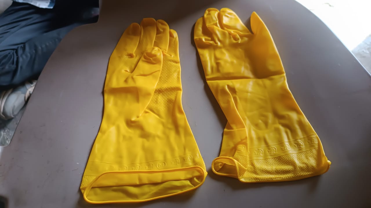 2 pair med yellow gloves For Cleaning Your Brand