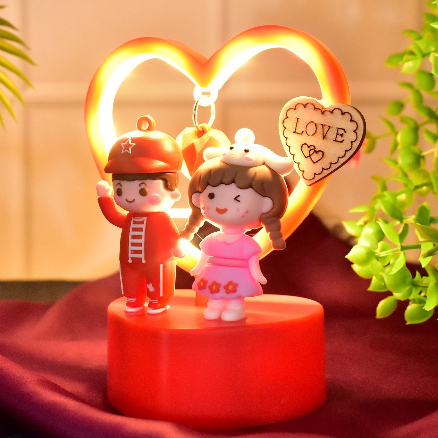Cute Romantic Couple Love Showpiece with Heart Frame (1 Pc) signaturekarts