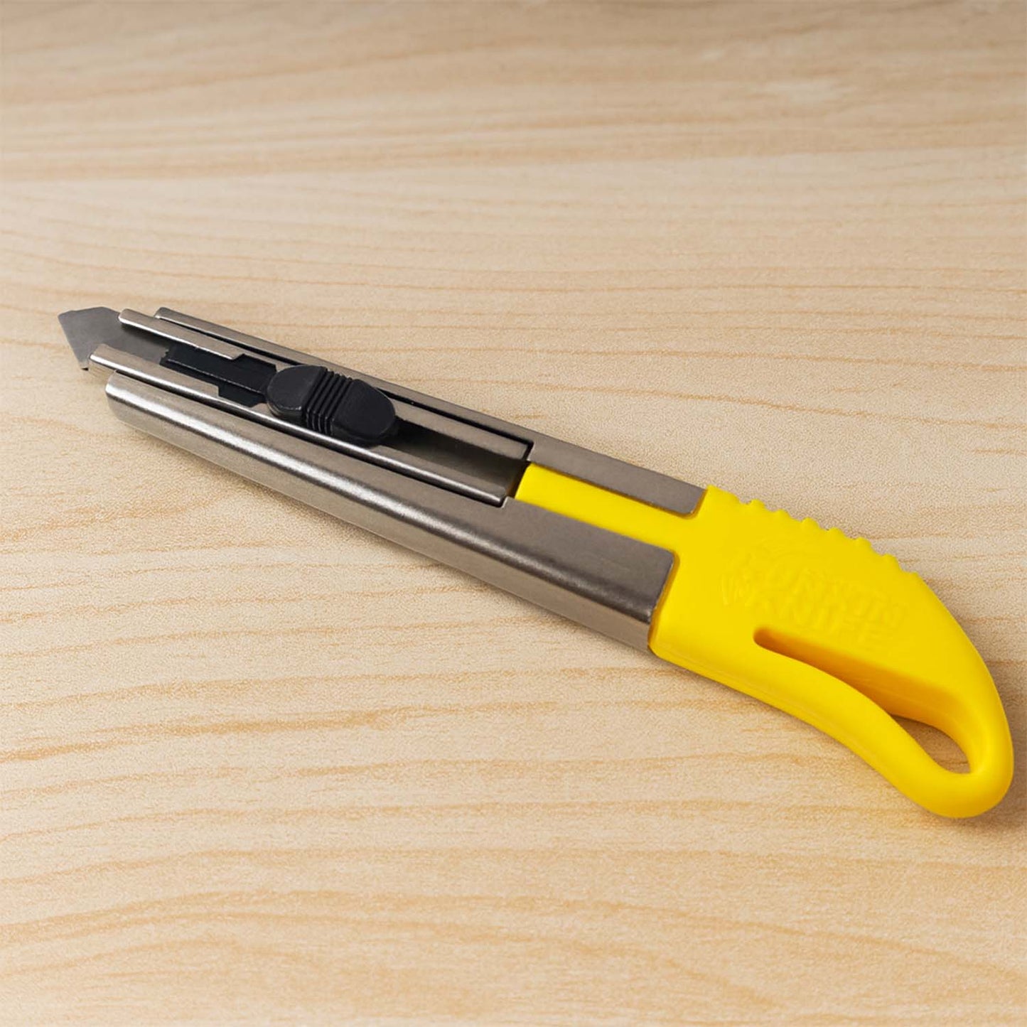Heavy-Duty Stainless Steel Body Utility Cutter Knife (1 Pc / With 2 Extra Blade) signaturekarts