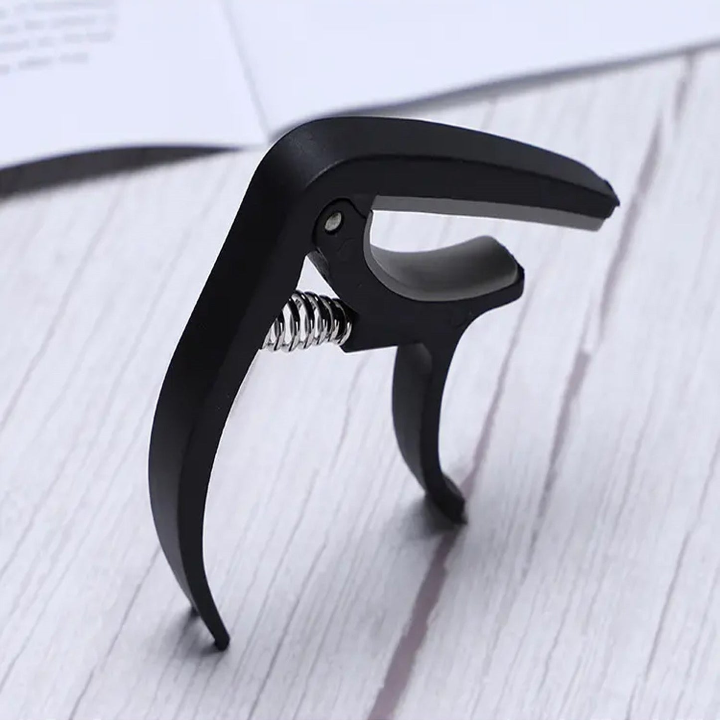 Guitar Capo with Pickup Stand – Soft Capo for Acoustic & Electric Instruments signaturekarts