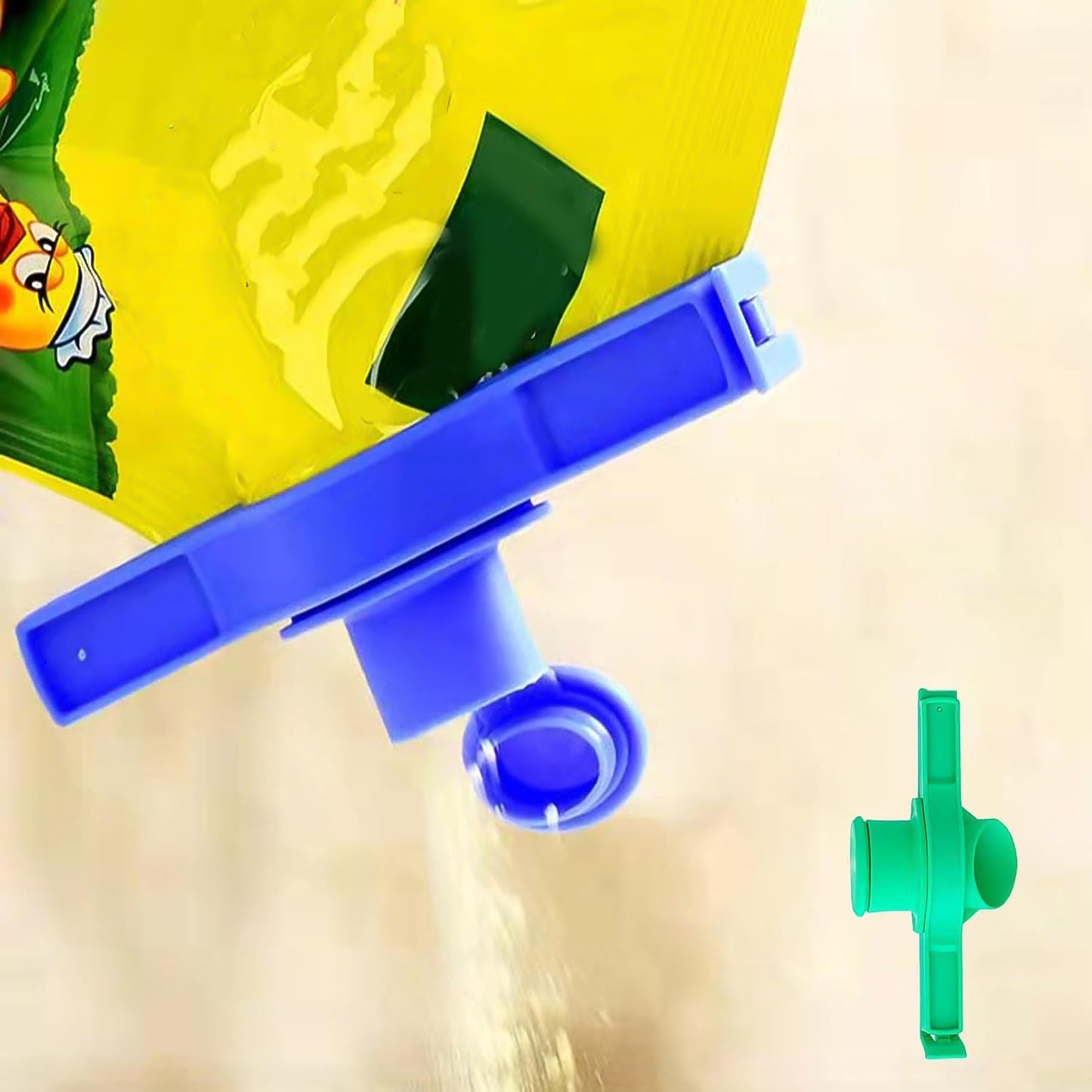 Packet Pourer & Sealer Clip - (4 Pc) signaturekarts