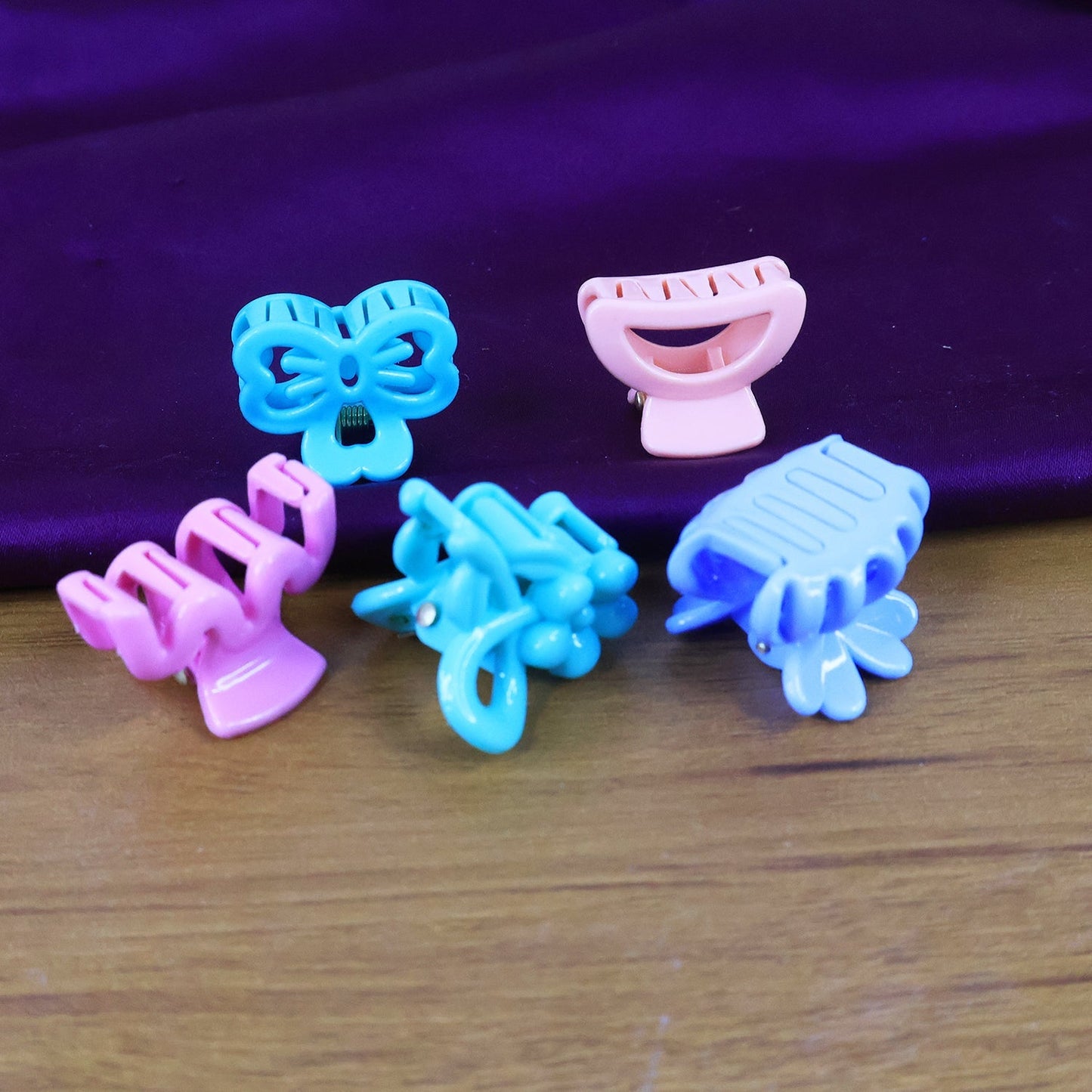 Plastic Small Hair Clips Girls Kids Hair Accessories (3 Pcs Set / Mix Color & Design) Signaturekarts