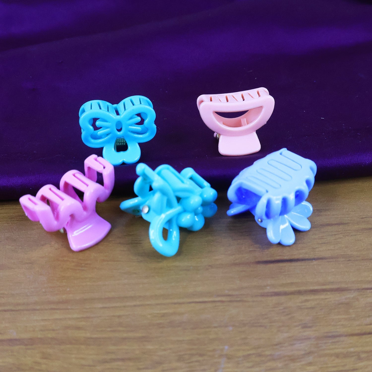 Plastic Small Hair Clips Girls Kids Hair Accessories (3 Pcs Set / Mix Color & Design) Signaturekarts