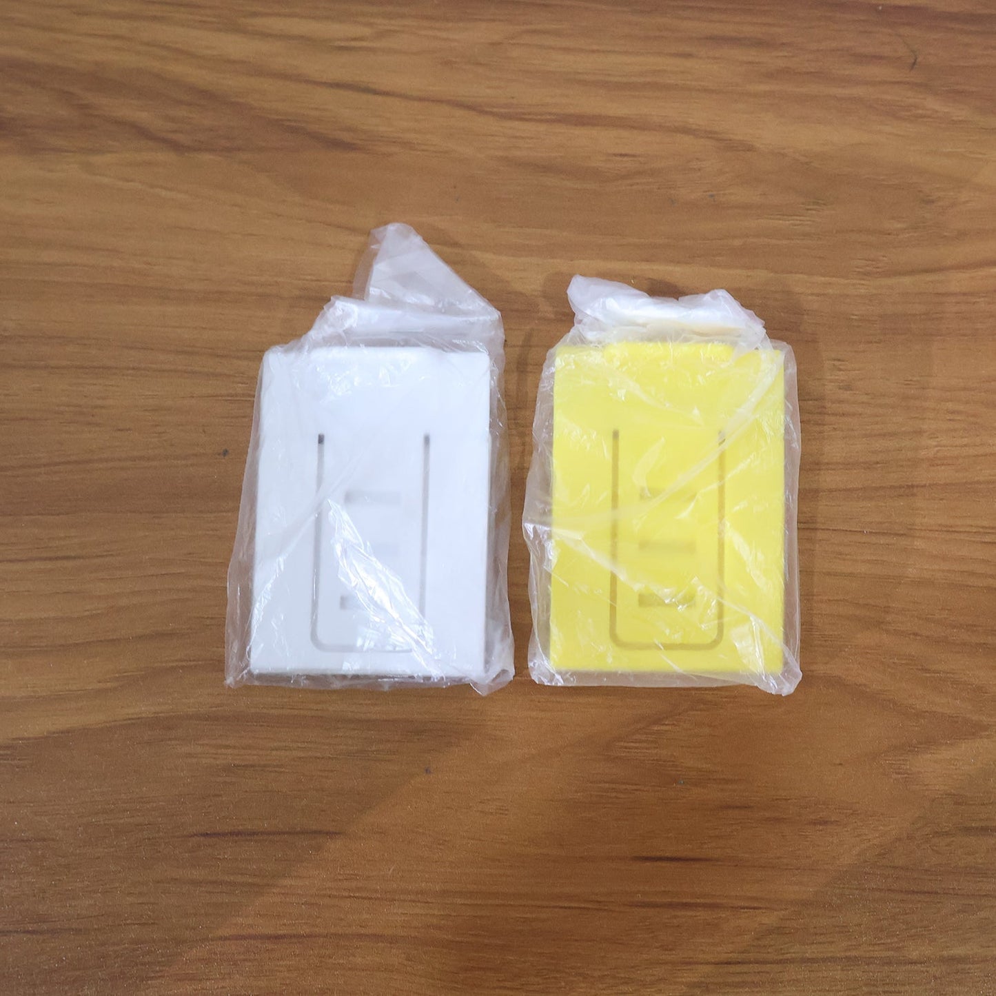 Adjustable Foldable Plastic Mobile Phone Stand (1 Pc / Mix Color) Signature kart