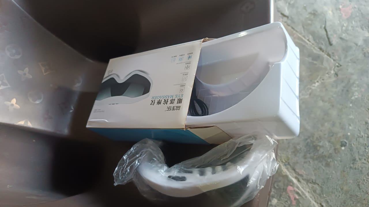 Electric Eye Massager with Adjustable Elastic Band (1 Pc) Signaturekarts