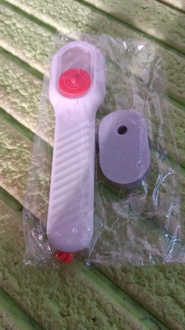 Cleaning Sponge Brush Liquid / Soap Dispenser & With 4 Refill Brush Heads (1 Set) Signaturekarts