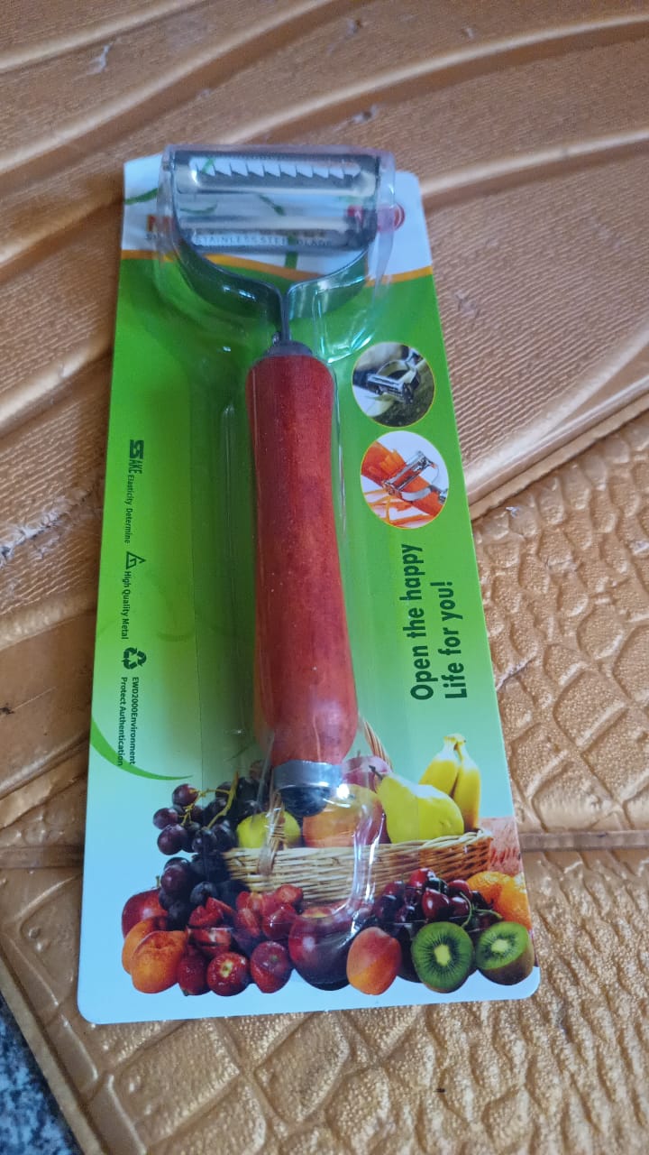 Vegetable and Fruit Peeler with Wooden Handle (1 Pc) Signature kart