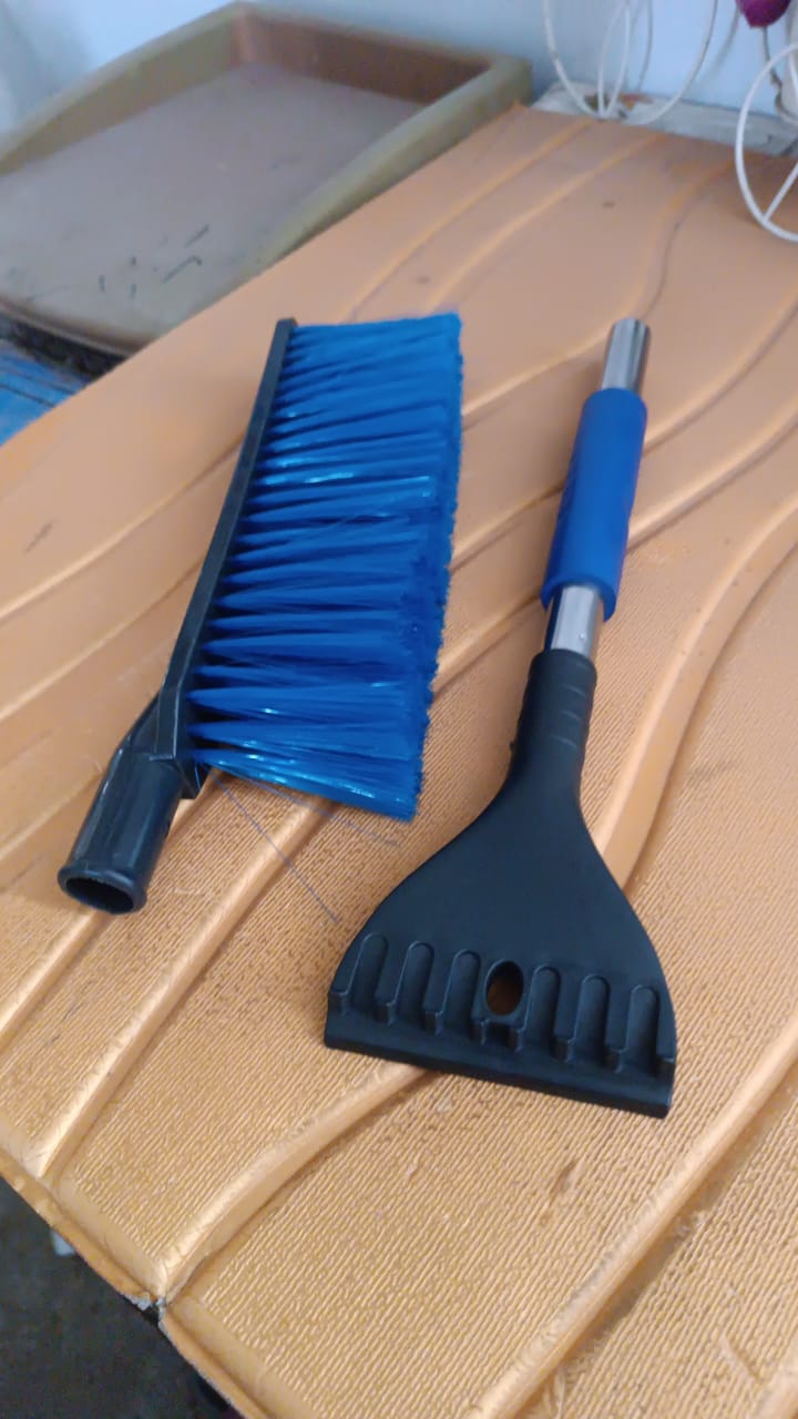 Ice Scraper Car Snow Brush 2 in 1 Comfortable Grip (1 Pc / 67 Cm Long) Signaturekarts
