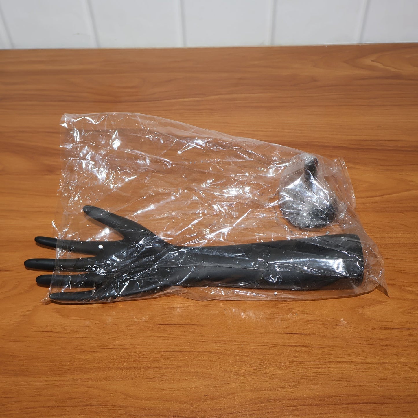 Elegant Black Hand-Shaped Jewelry Display Stand (1 Pc) The Morsignaturekarts