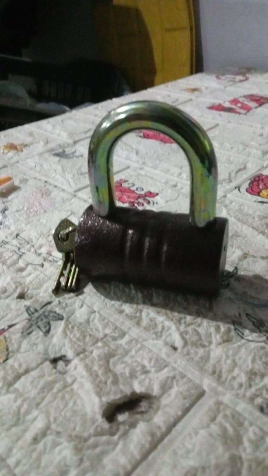 Heavy-Duty Iron Padlock – 82mm Black with Brass Core & 5 Keys, Waterproof signaturekarts