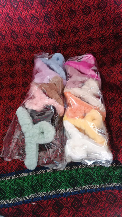 Large Plush Hair Claw Clips, Plastic Fluffy Hair Claw Hair (1 Pc / Mix Color) Signaturekarts