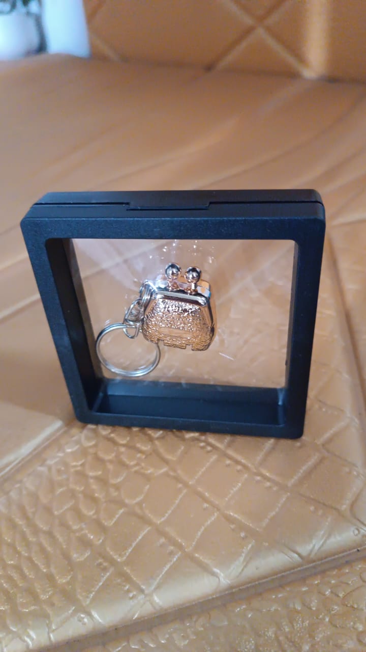 Nail Clipper Keychain With 3D Floating Frame Display Case (1 Set) Signature kart