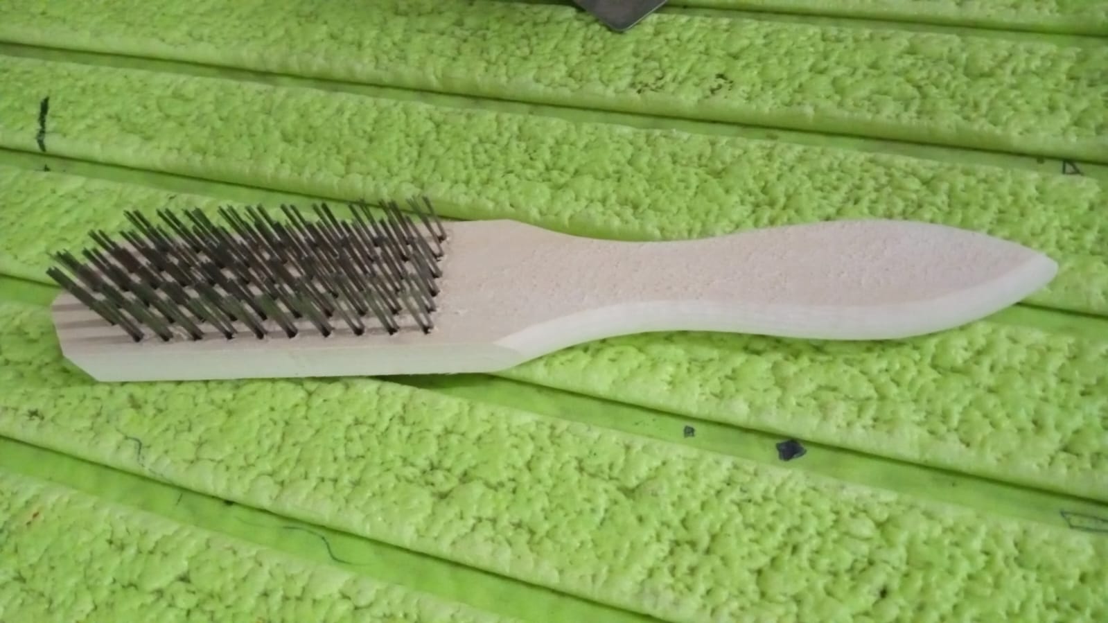 Wooden Handle Steel Wire Brush (1 Pc) signaturekarts