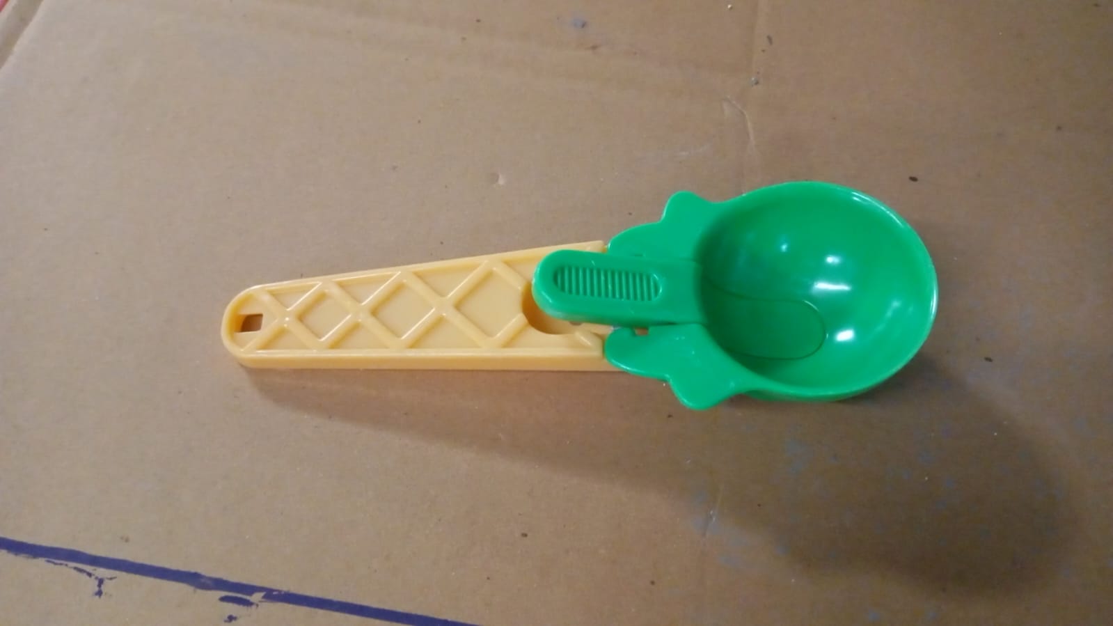 1-Piece Plastic Ice Cream & Watermelon Scooper with Trigger Dipper Signature kart
