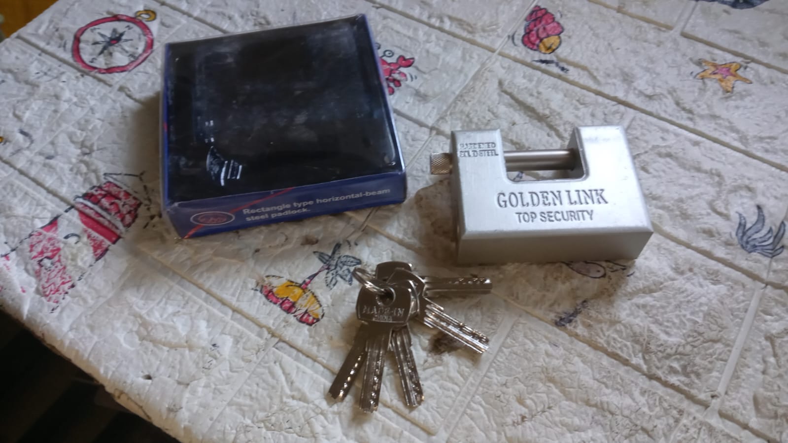 94mm Stainless Steel Padlock: Rectangular, Hardened Steel, 5 Keys signaturekarts