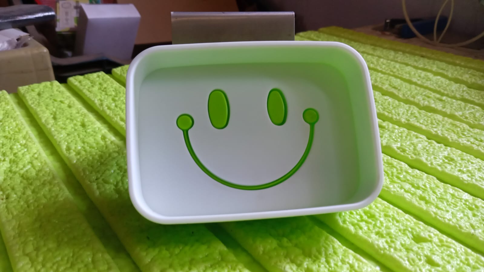 Portable Travel Soap Dish Box – Cute Cartoon Smile Face Draining Container Signature Kart