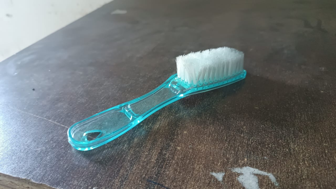 Plastic Handle Shoes Clothes Scrubbing Brush (1 Pc / Mix Color / 19 Cm) Signaturekarts