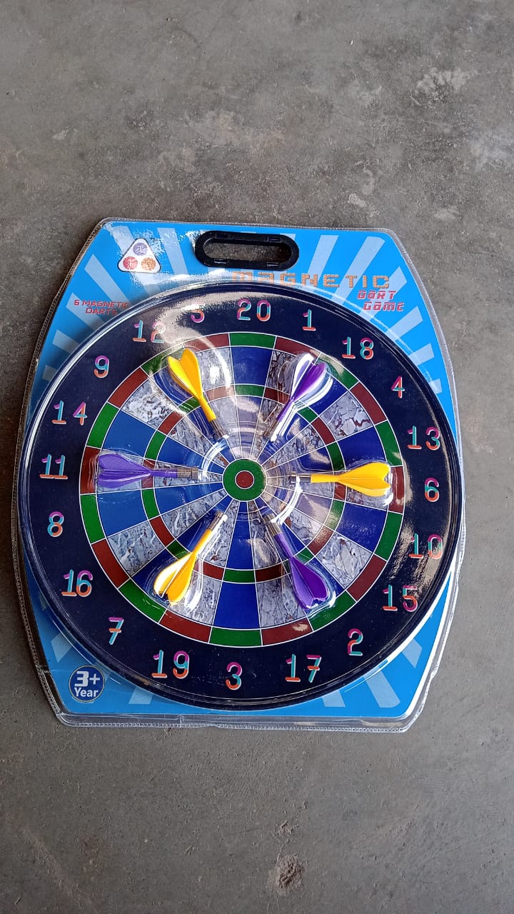 Magnetic Dart Board Game Set with 6 Soft-Tip Darts Signature kart