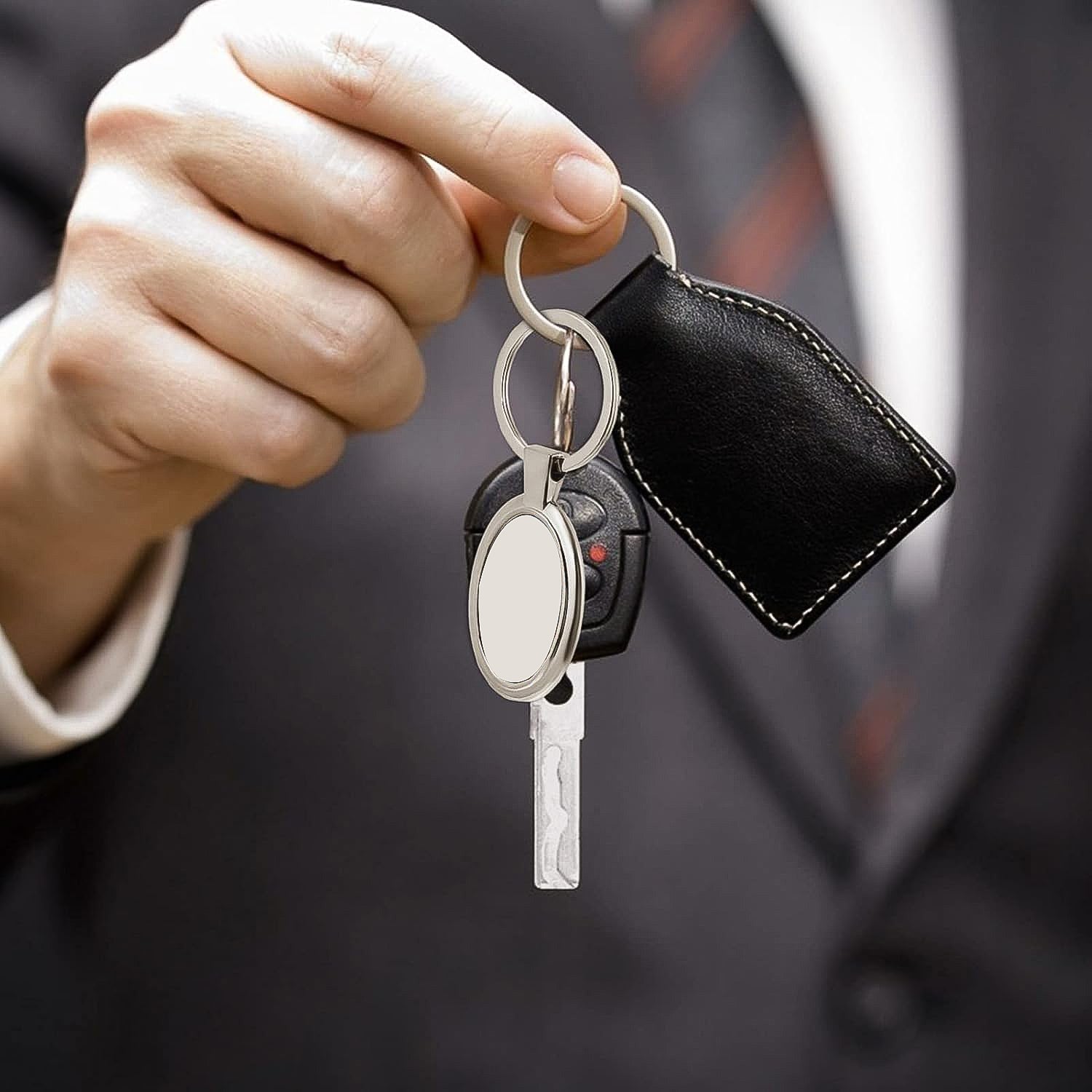 Elegant Oval Shape Metal Keychain for Personal Use Signature Kart