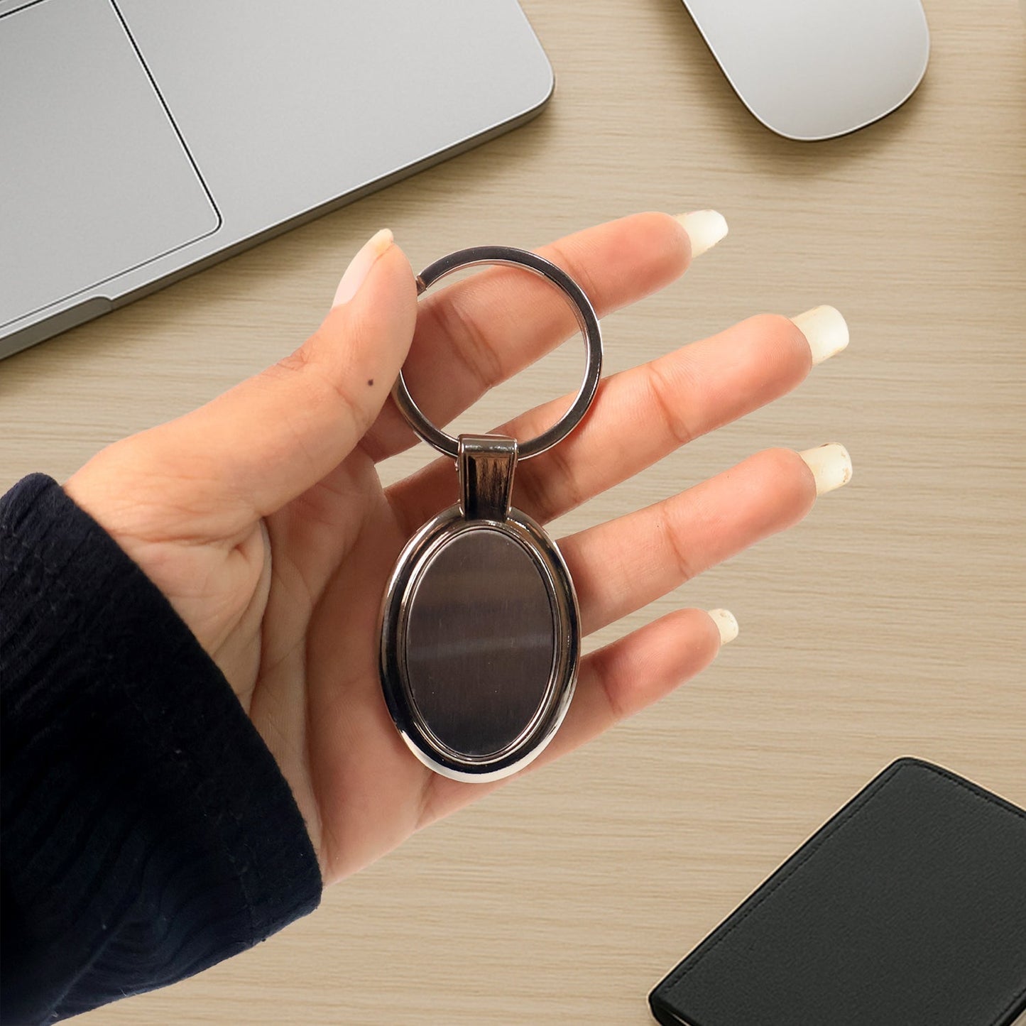 Elegant Oval Shape Metal Keychain for Personal Use Signature Kart